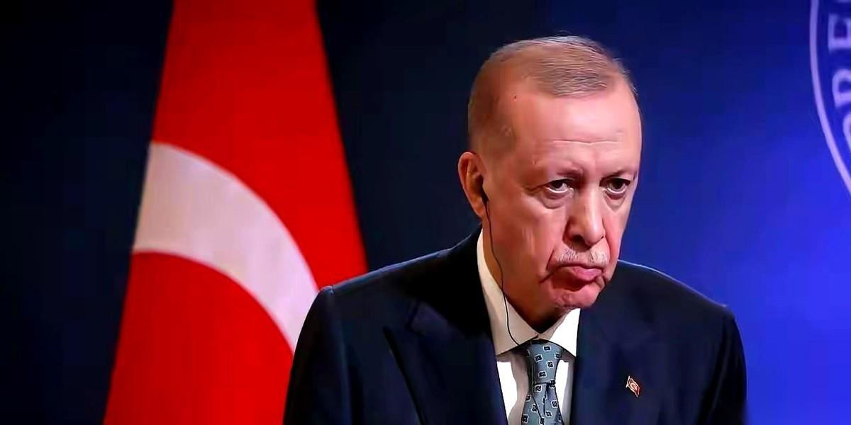 土耳其这招，真是打得人措手不及。就在跨年夜的钟声快要敲响时，一条总统令悄悄签发