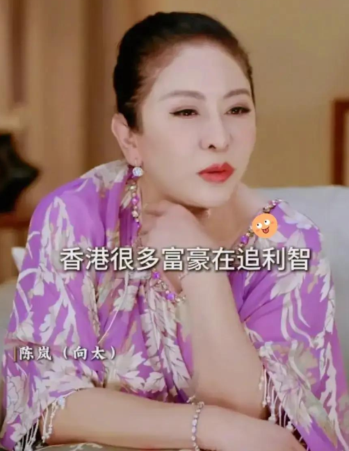 1992年香港半山的公寓里，李连杰攥着刚到手的3000万港币片酬支票，凑到利智身边半开玩笑半试探：“