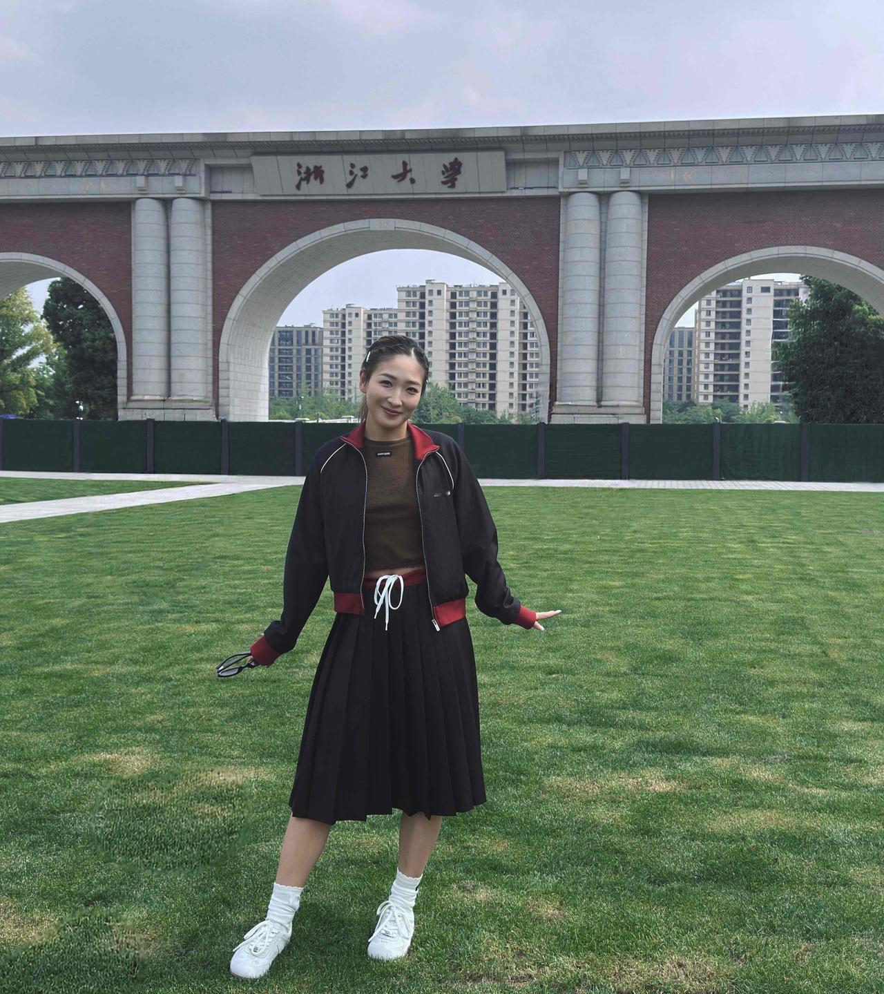 刘诗雯的生活好惬意，乒乓球女队上的颜值天花板，事业和生活两不误！去了浙江大学，