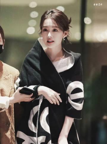 李沁//无论什么时候刷到都要感叹一句的神图#李沁眉姐姐穿搭#