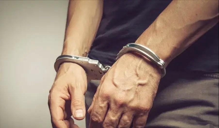 江苏，一男子去按摩，年轻女技师说300块一次，但加100块可以做“肾部理疗”，还