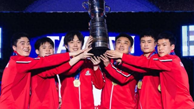 有一种逆转叫梁靖崑! 中国男乒实现史无前例的12连冠, 王楚钦生日捧杯