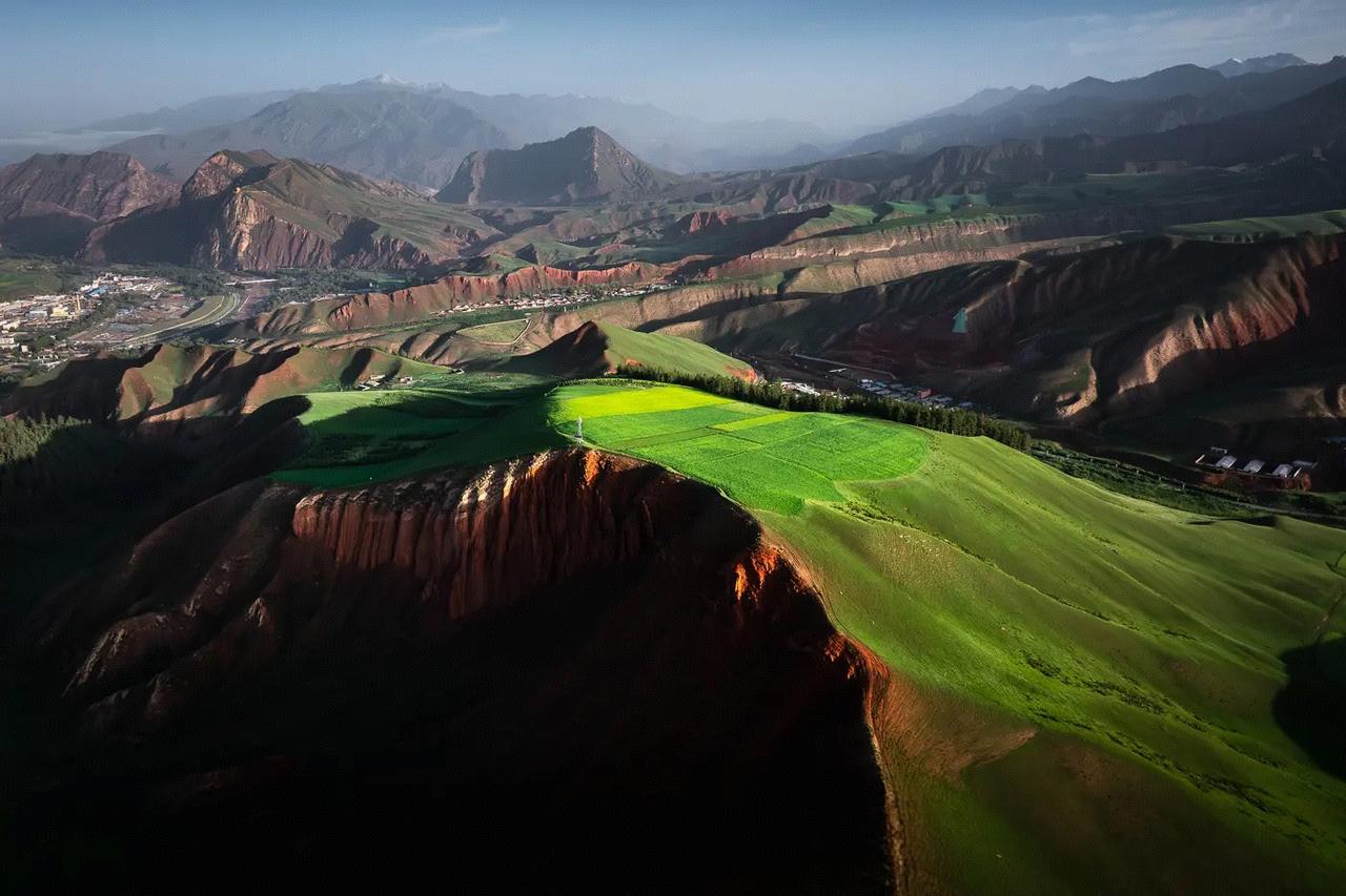 其他地方的我不太清楚，可能还是因为经济原因吧。我们这边学校里面的老师，你要想请他