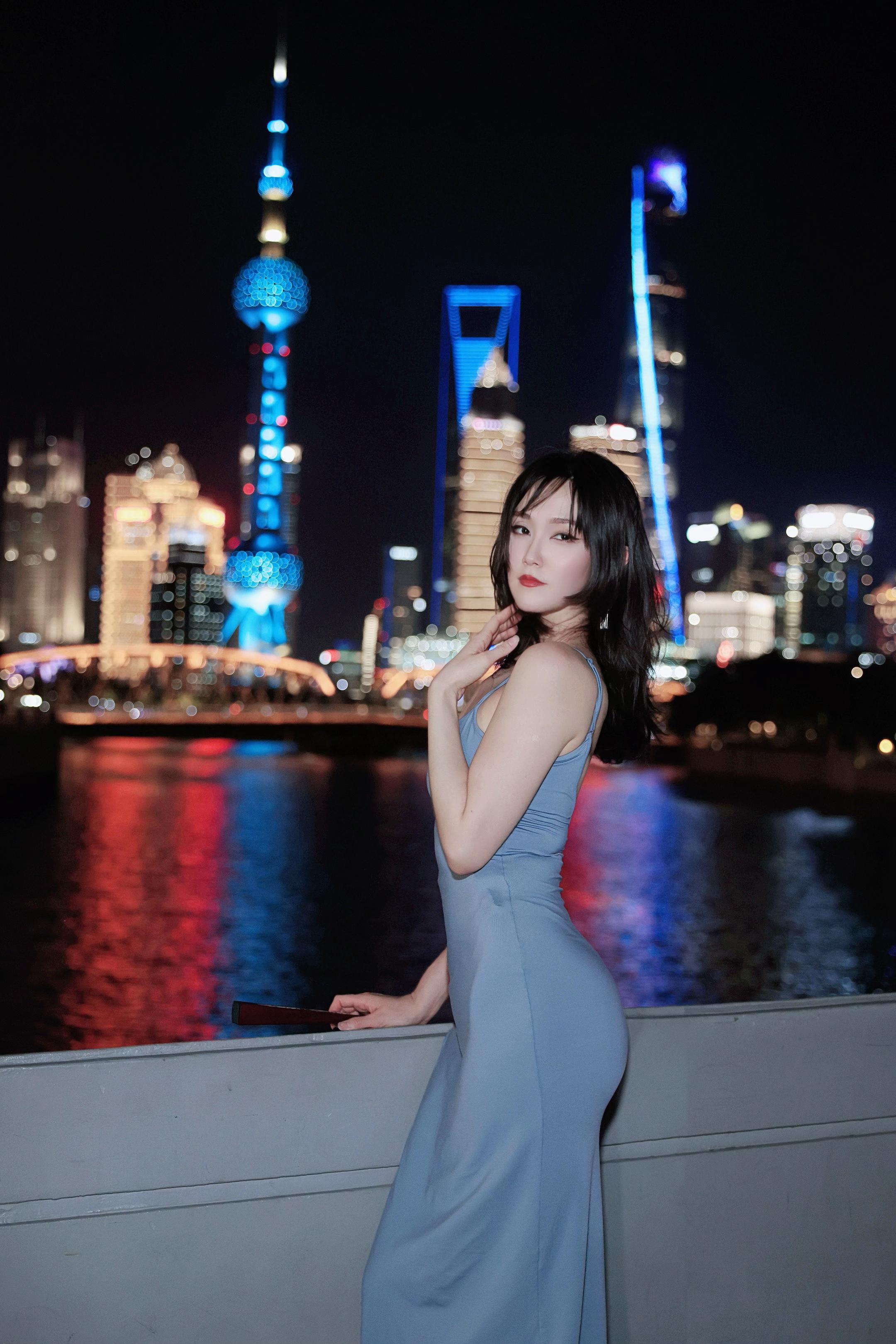 吊带裙 城市夜景 御姐 优雅气质 长腿女神