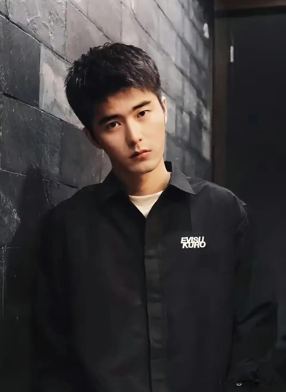 不陪酒真的会被打！娱乐圈真是法外之地啊……95后男演员刘奕畅因为对方不愿陪