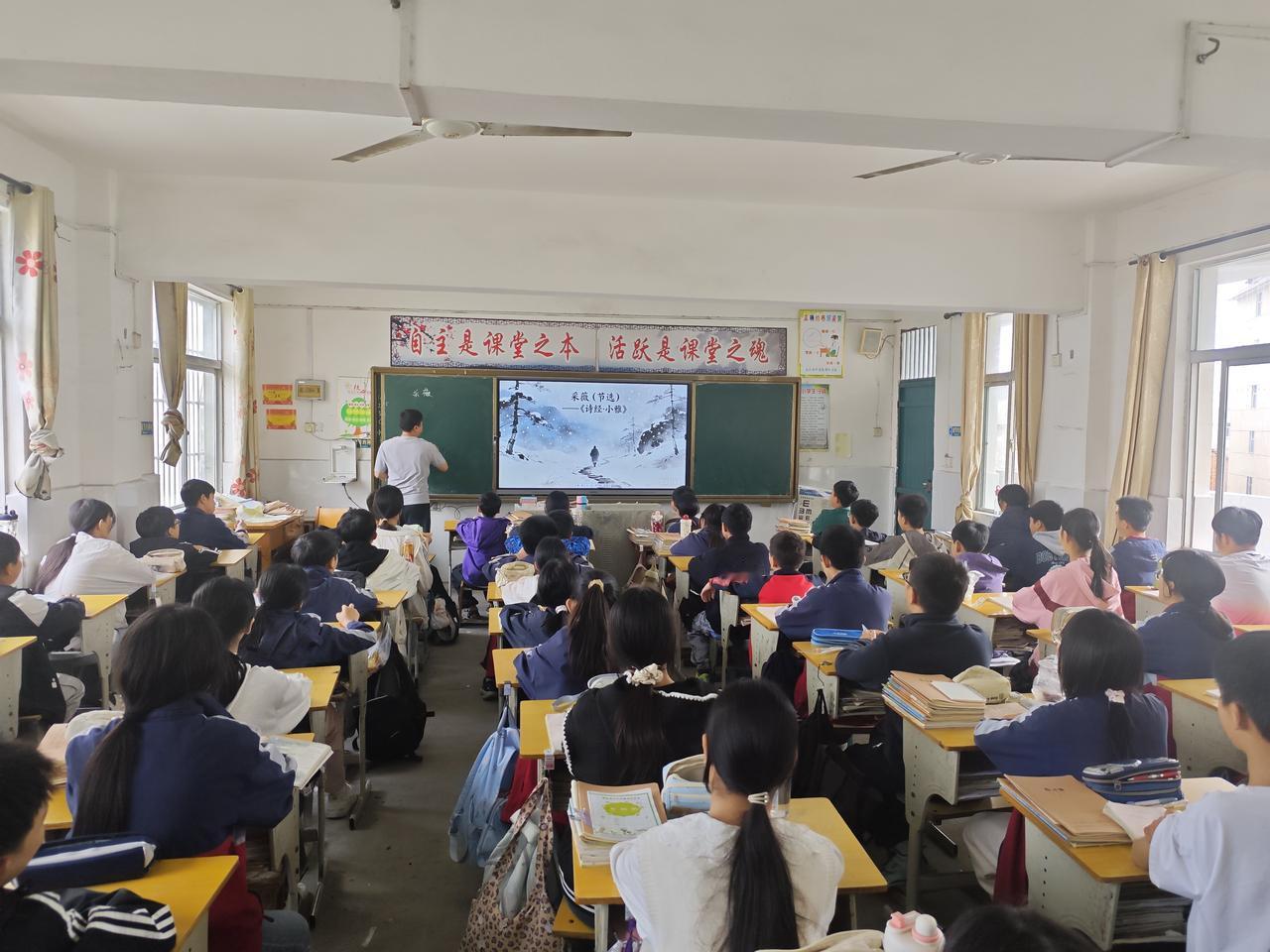 同为民师读两年中师，待遇不该一刀切！不少民办教师转正时有一个共同困惑：一
