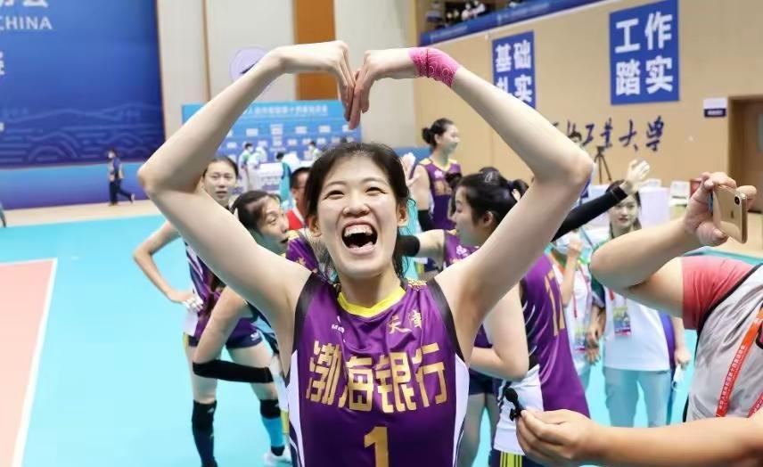 有传闻天津女排新赛季将引进巴西主攻娜塔莉娅和多米尼加副攻小马丁内斯，放眼国内女排