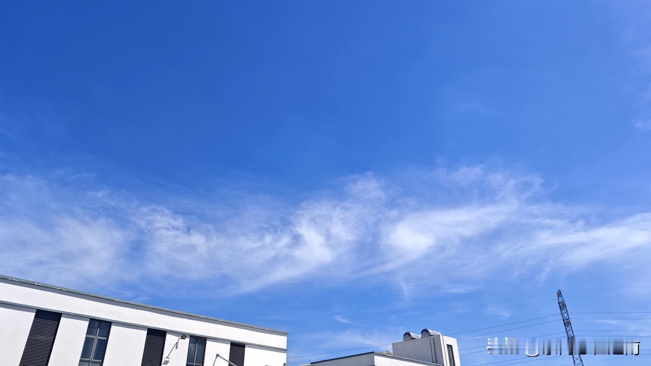 越南厂子的厂房里面已经达到40℃。这几年在越南都习惯了，每年夏天厂子里都是高温