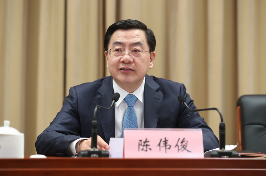 打虎! 新疆维吾尔自治区政府常务副主席陈伟俊被查, 上周还曾参加公开活动