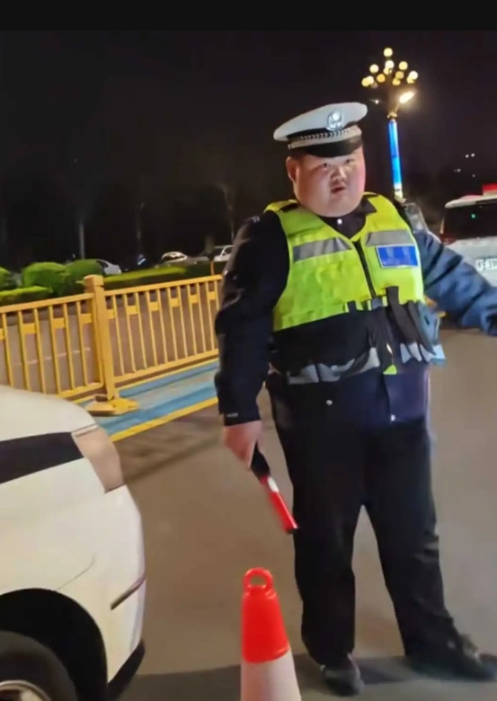 这真的是警校毕业的吗?