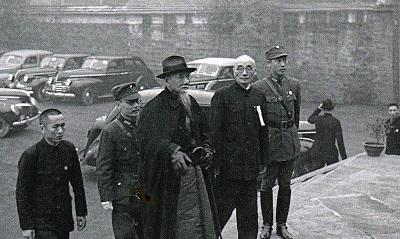 1936年，蒋介石在西安脱险后，在南京下飞机，何应钦第一个上去迎接，蒋介石却冷淡