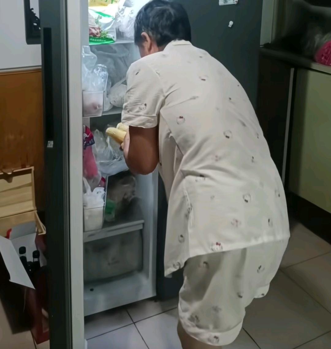 孩子开学了，你找到工作了吗？一网友说，让婆婆从老家过来带孩子，自己出去找工作，