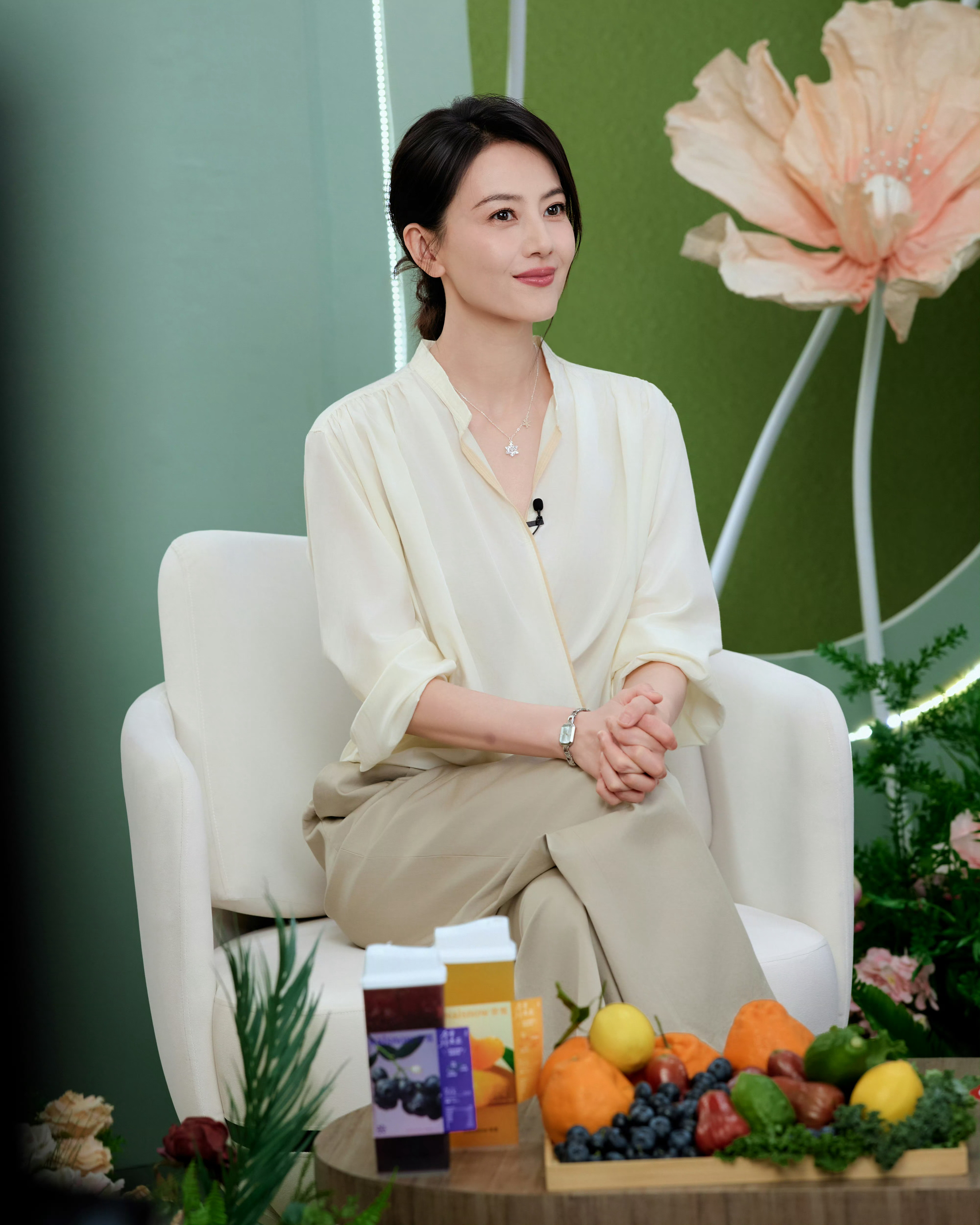 高圆圆的碎片时间高圆圆在直播间看到姐姐这组图片，瞬间就被狠狠共情到了谁懂啊！真