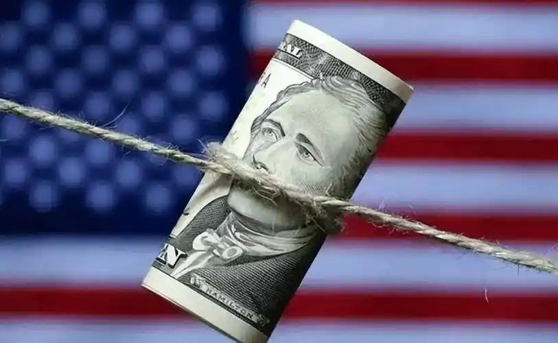 美国37万亿美元国债危机逼近临界点，这一次中国没有选择再次出手。回想2008年金