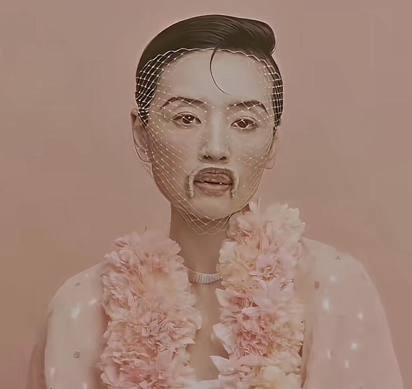 董洁为某杂志拍的时尚大片，本人欣赏不来。尤其第一张，看起来怪怪的样子，我认为是