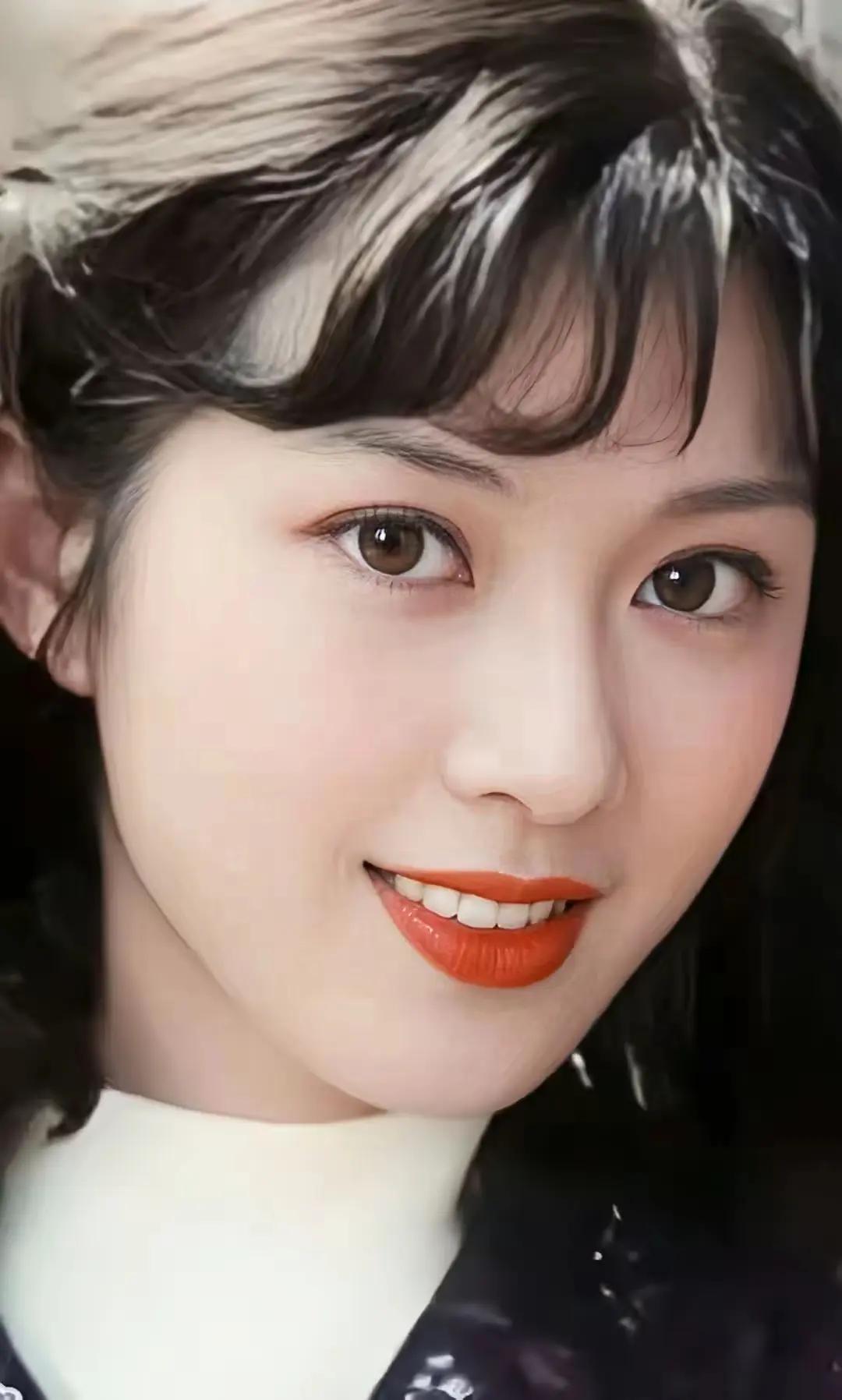这样看来，张柏芝的颜值确实是高，在这18张美人图当中，一眼都能瞅到张柏芝，而且是