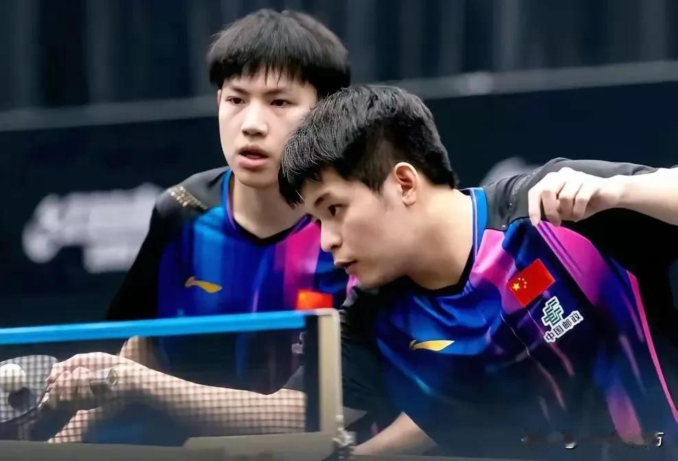 刚刚结束的一场WTT马斯喀特常规挑战赛男双首轮比赛，一日双赛的林诗栋搭档黄友政