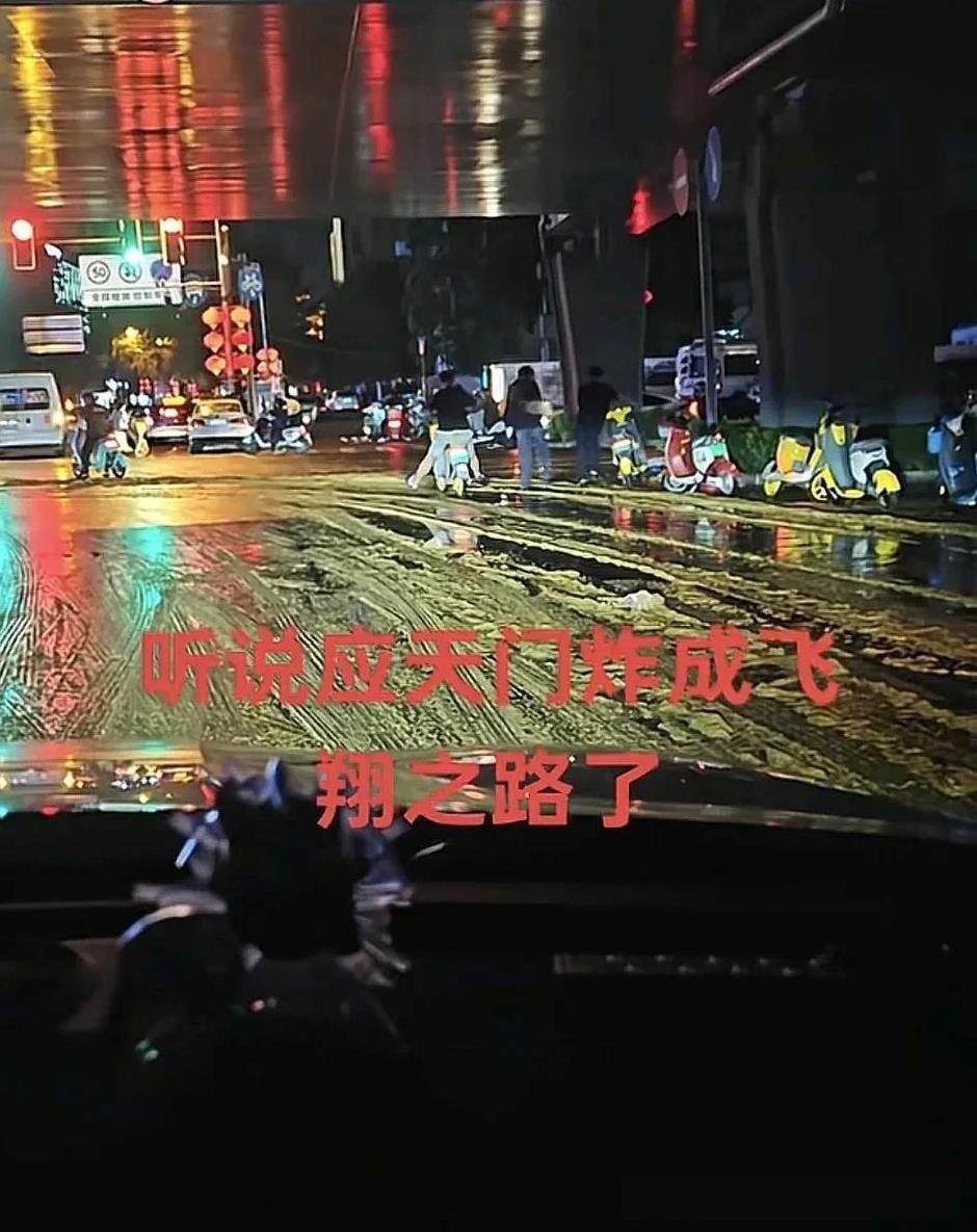 应天门之便，落坨翔子，7月1日，洛阳当天下起大雨，由于雨量太大，下水管道污水溢出