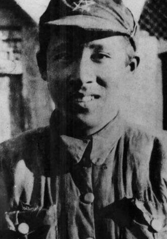 1933年2月陈赓和廖承志在上海法租界先后被捕，廖承志一副贪生怕死的样子主动提出
