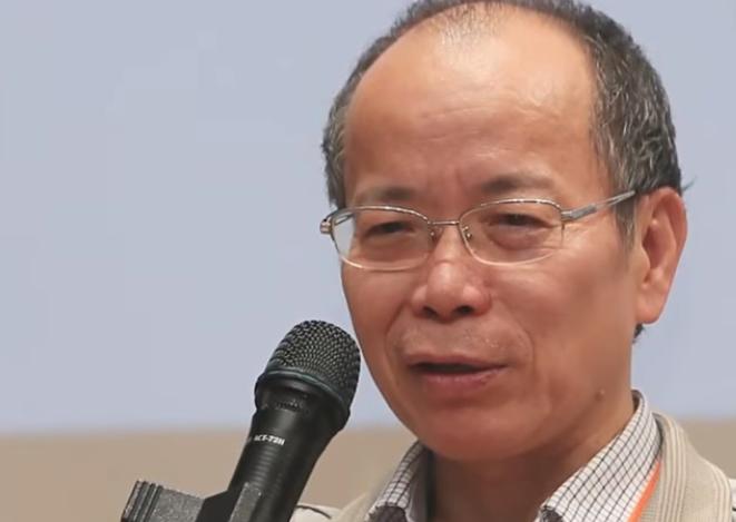 昨天，台“行政院前政务委员”张景森宣布退出民进党后，今天再次开轰：谁在操作“行政