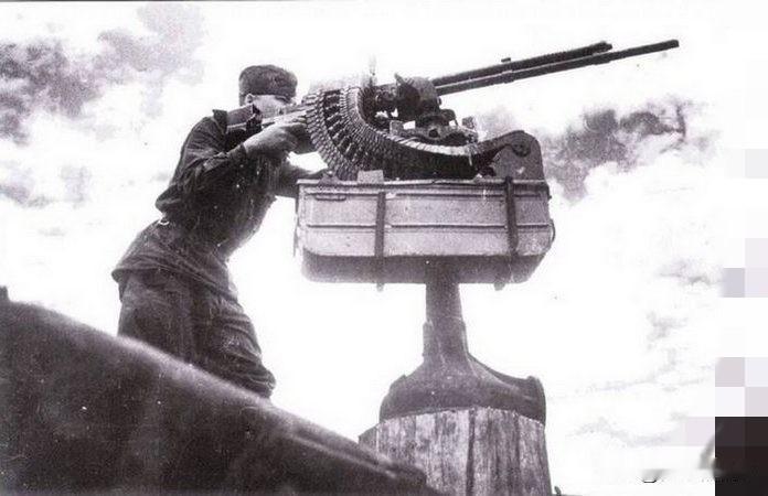 第二次世界大战、尤其是苏德战争爆发以后，苏联军队原有的7.62毫米机枪威力偏弱的