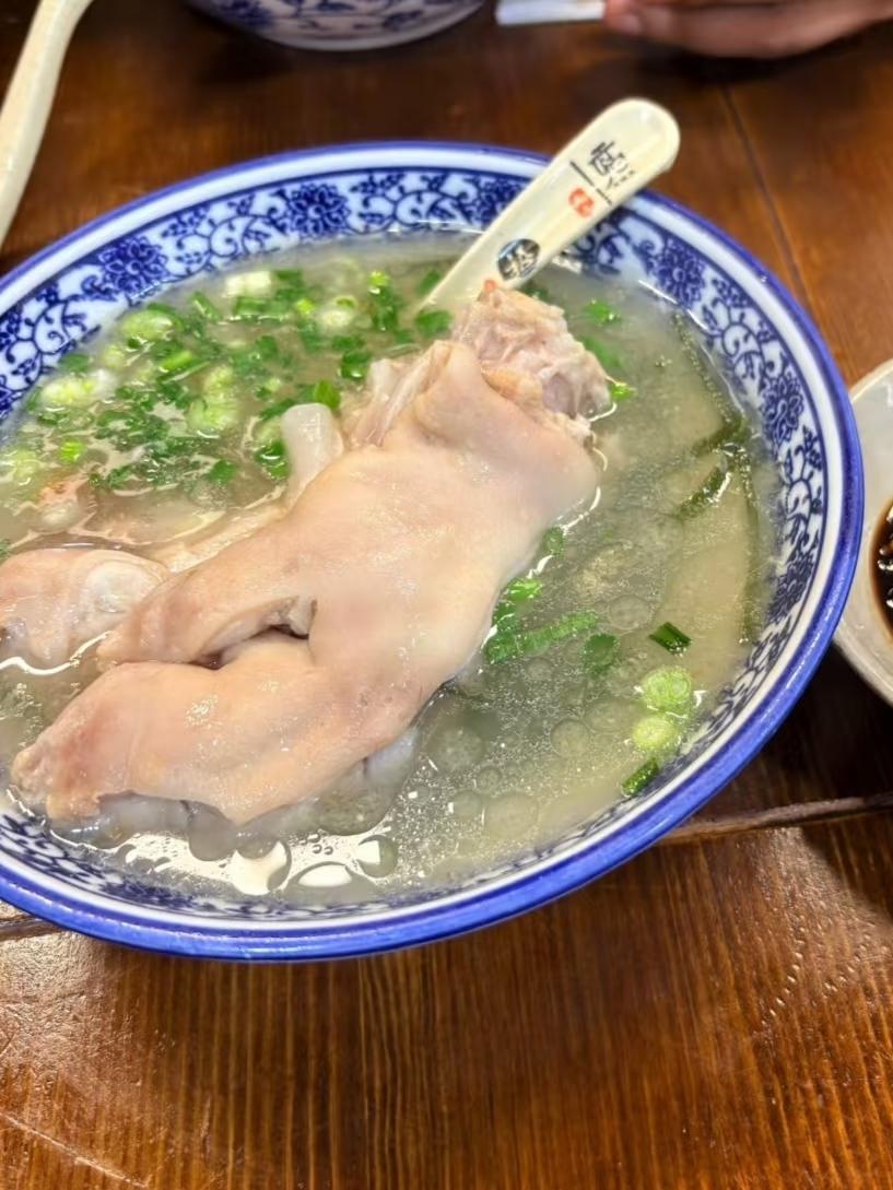 我的天呐，39元半只炖蹄花，谁说成都物价便宜的？很久没吃炖蹄花了，昨天专门跑