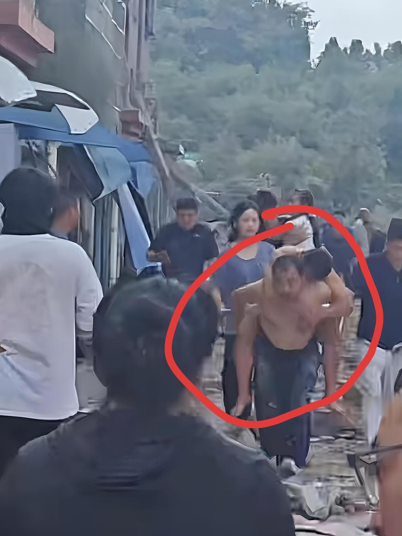 山东临沂爆炸，响声如天雷山东临沂这爆炸视频，第一眼我还以为刷到了中东战场！浓