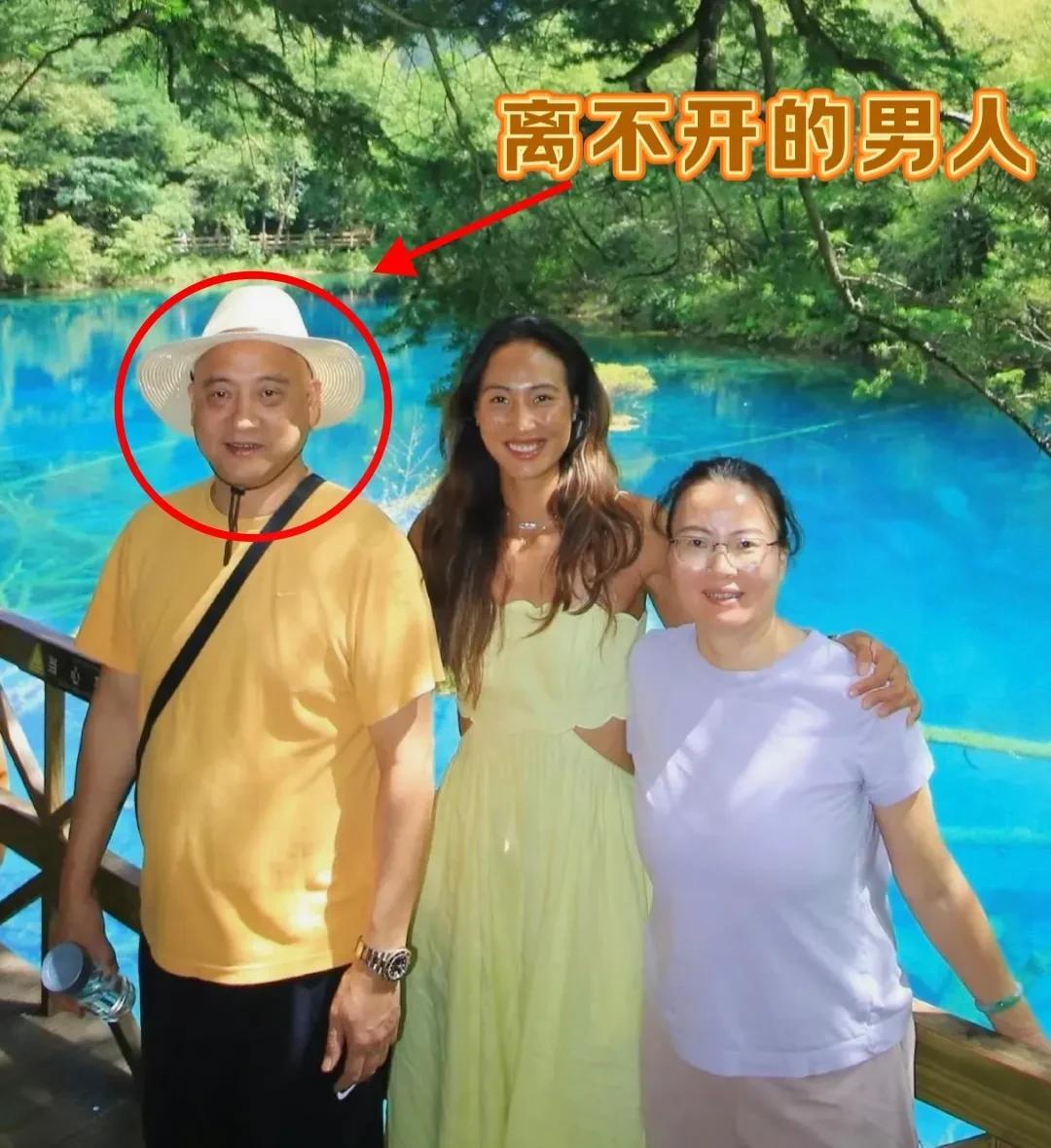 不查不知道，一查还真吃到瓜了！郑钦文的成功，离不开一个男人。这个男人就是她