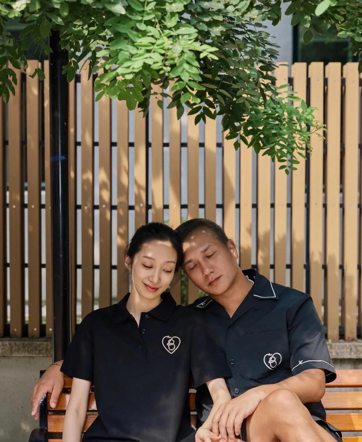 黄觉和麦子夫妻的恩爱瞬间！麦子有种很文艺很清新的感觉。