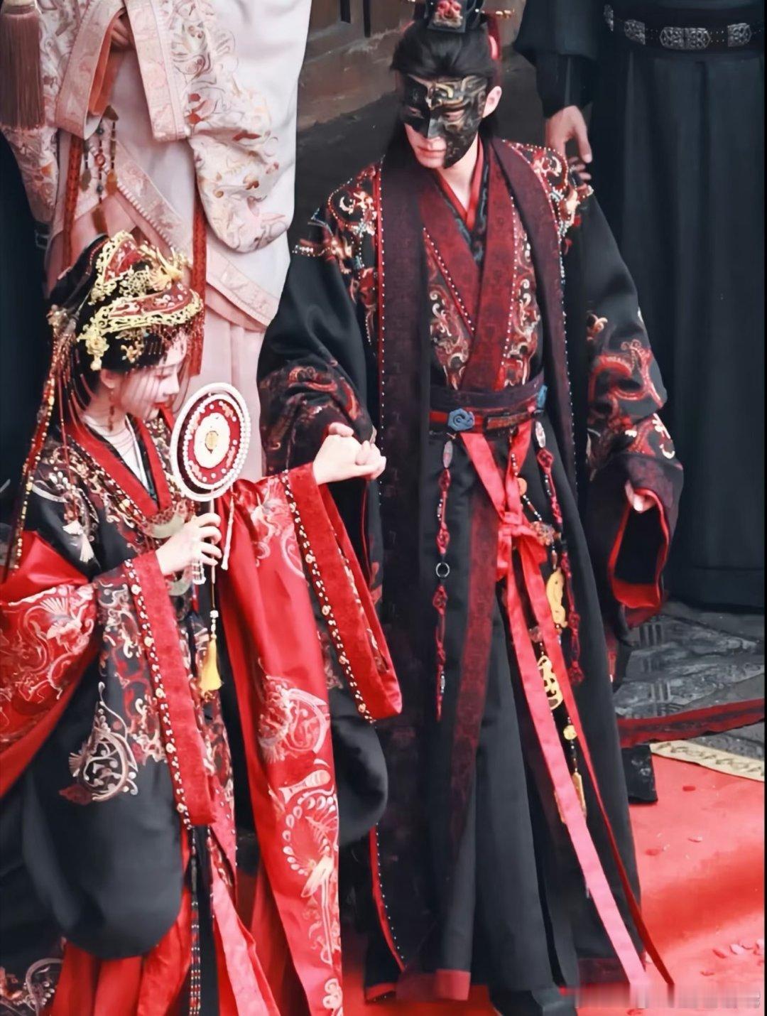 王鹤棣孟子义大婚何与连摆五天流水席何与在横店连续五天送奶茶何与这波操作太圈粉！