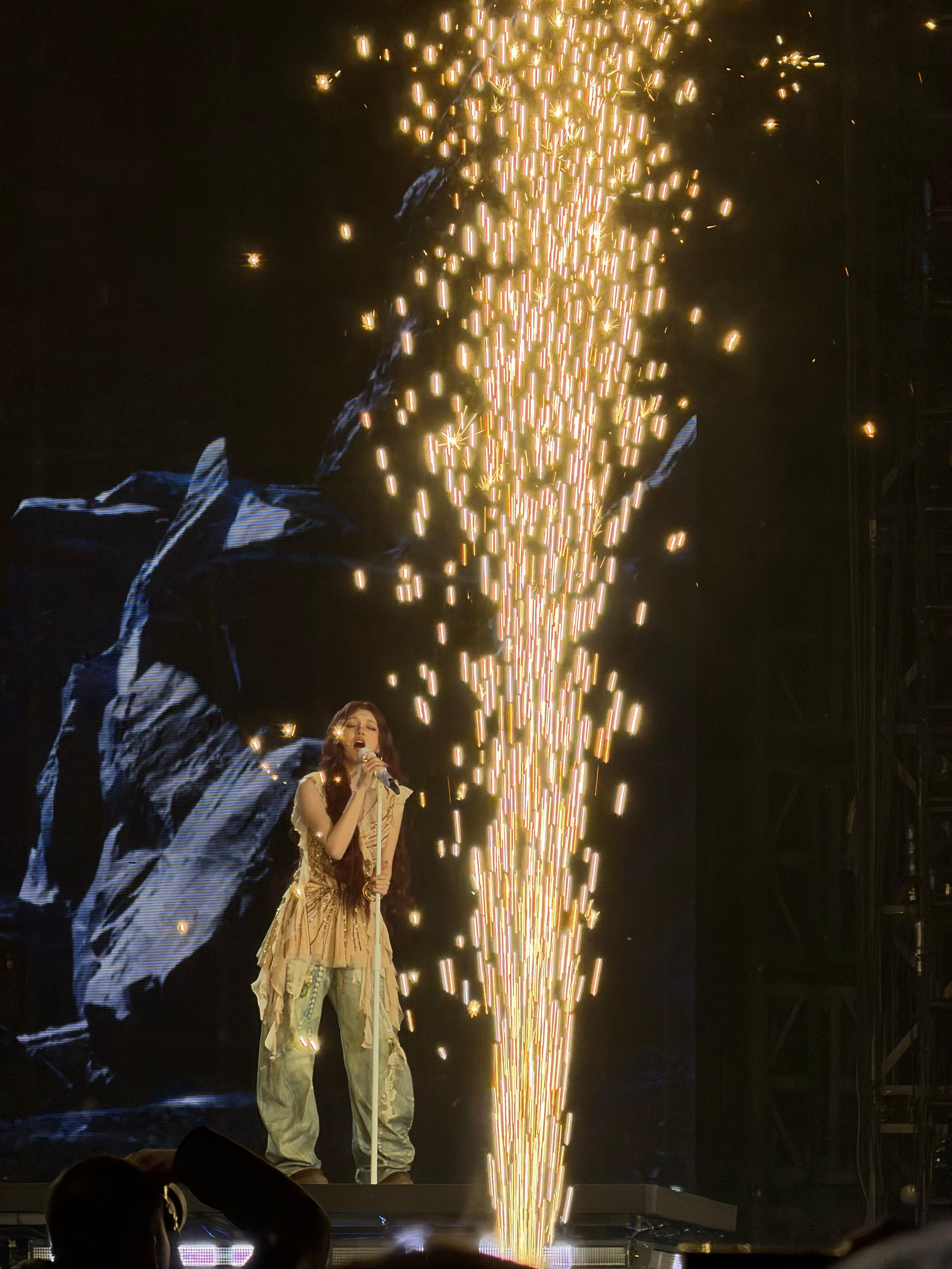 宋雨琦跨年舞台真的太好看了沦陷了我已经！！！