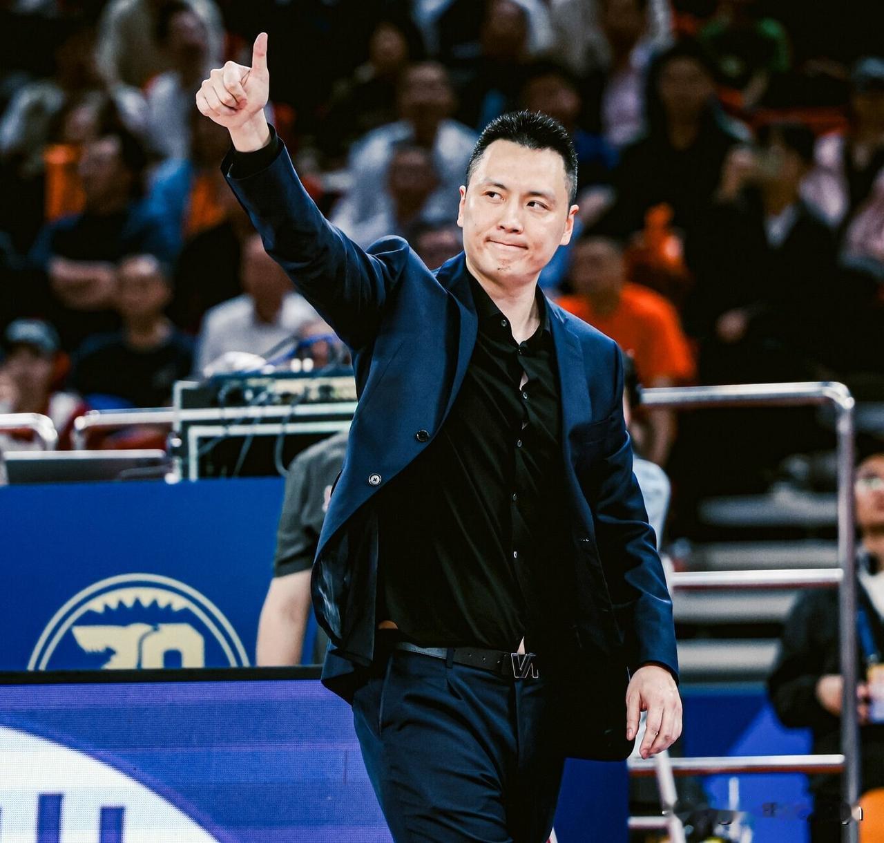 赛后卢伟指导该反思反思！上海队坐镇主场，比对手多出15个罚球的情况下竟然输了