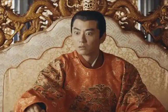 朱元璋将皇位传给了朱允炆，可朱允炆继位后，他却发现了一个问题：爷爷朱元璋几乎将明