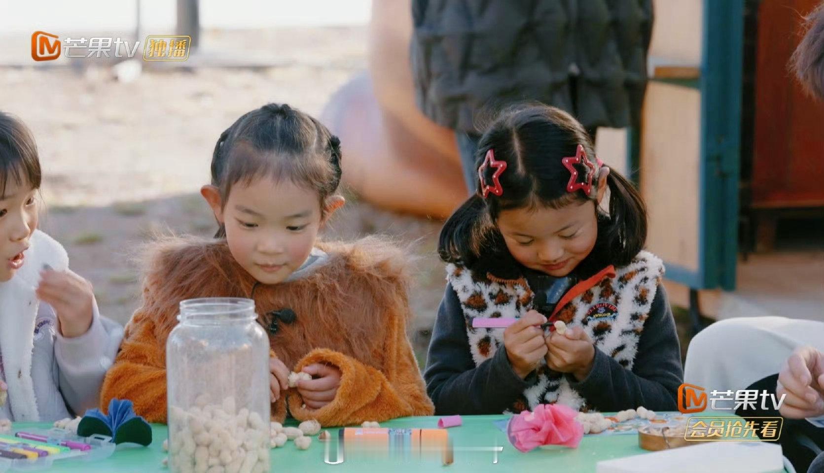 陈楚生一带六天花板级哄娃选手快乐老友记生哥哄娃太厉害！六个“魔童”闹得欢，手工