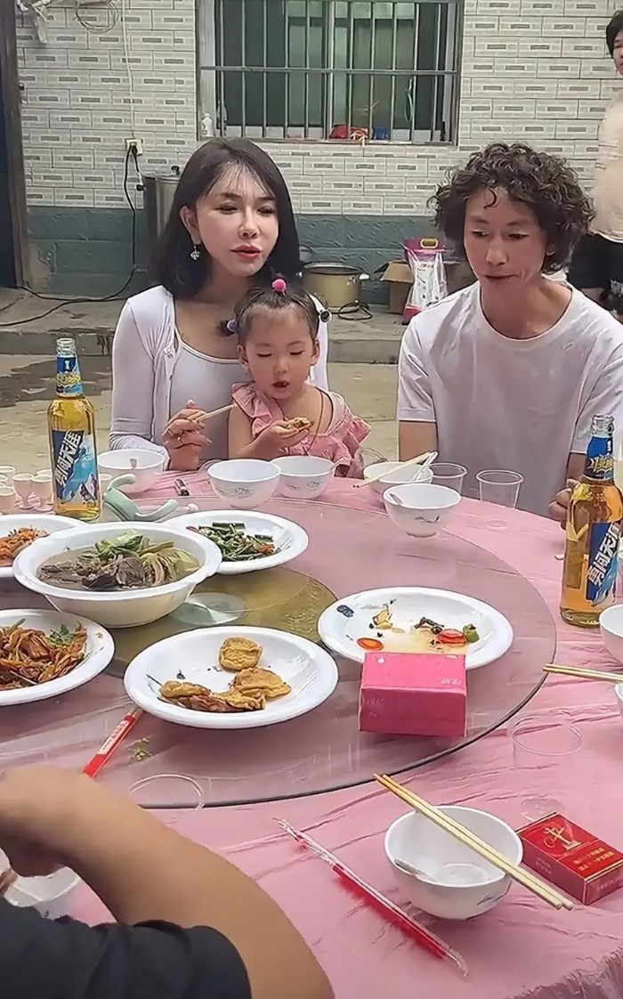 怕兄弟吃苦，又怕兄弟突然开路虎，这不是庞麦郎嘛，不可能吧？几天不见，孩子都这么大