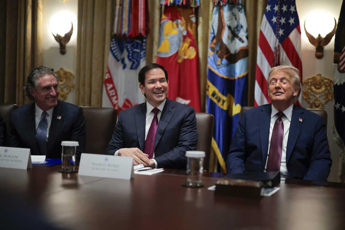 当年那个桀骜不驯的鲁比奥，现在居然像是变了一个人一样。他在记者吹风会上居然说：