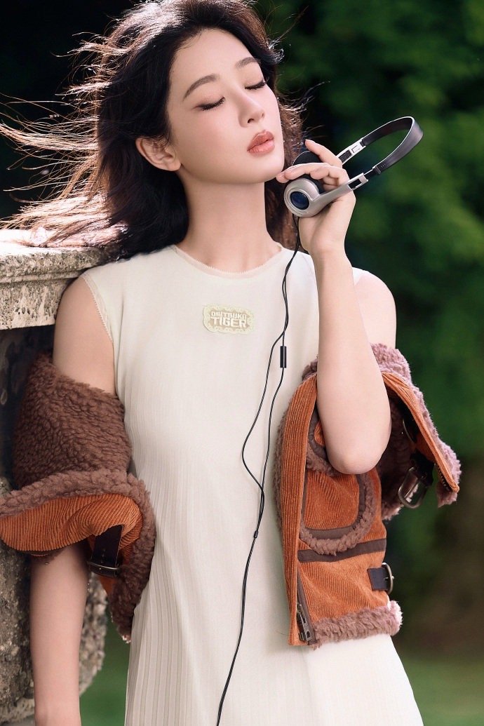 杨紫玉兰花开君再来💜杨紫董竹君我们就是抛物线，你是焦点，我是准线，你想我