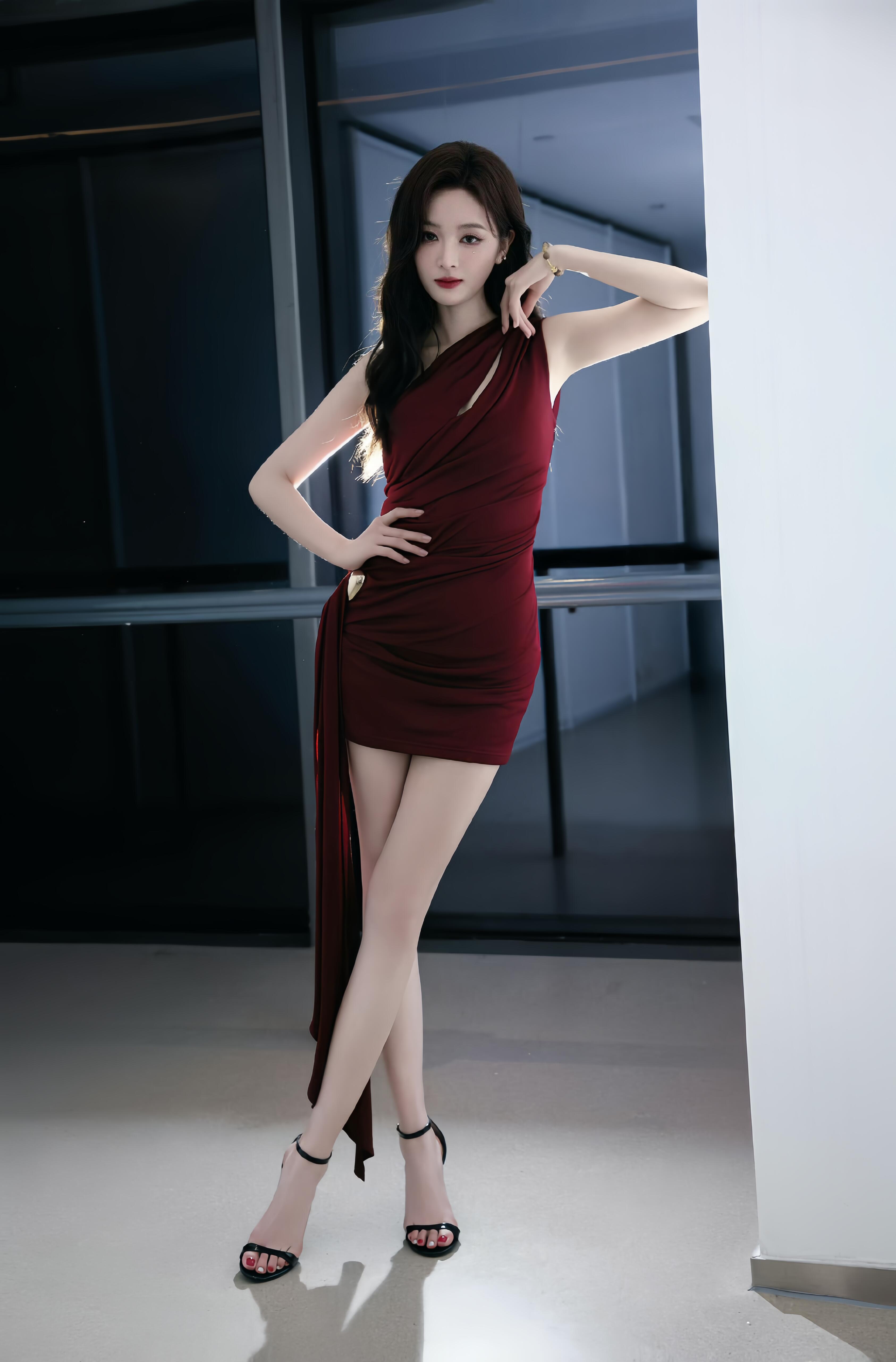 吴宣仪长腿美足