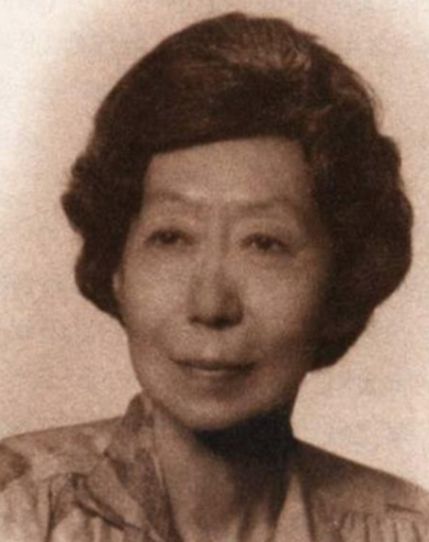 1995年，张爱玲在美国出租屋内去世，尸体一周后才被发现，她躺在床上，房间里充满