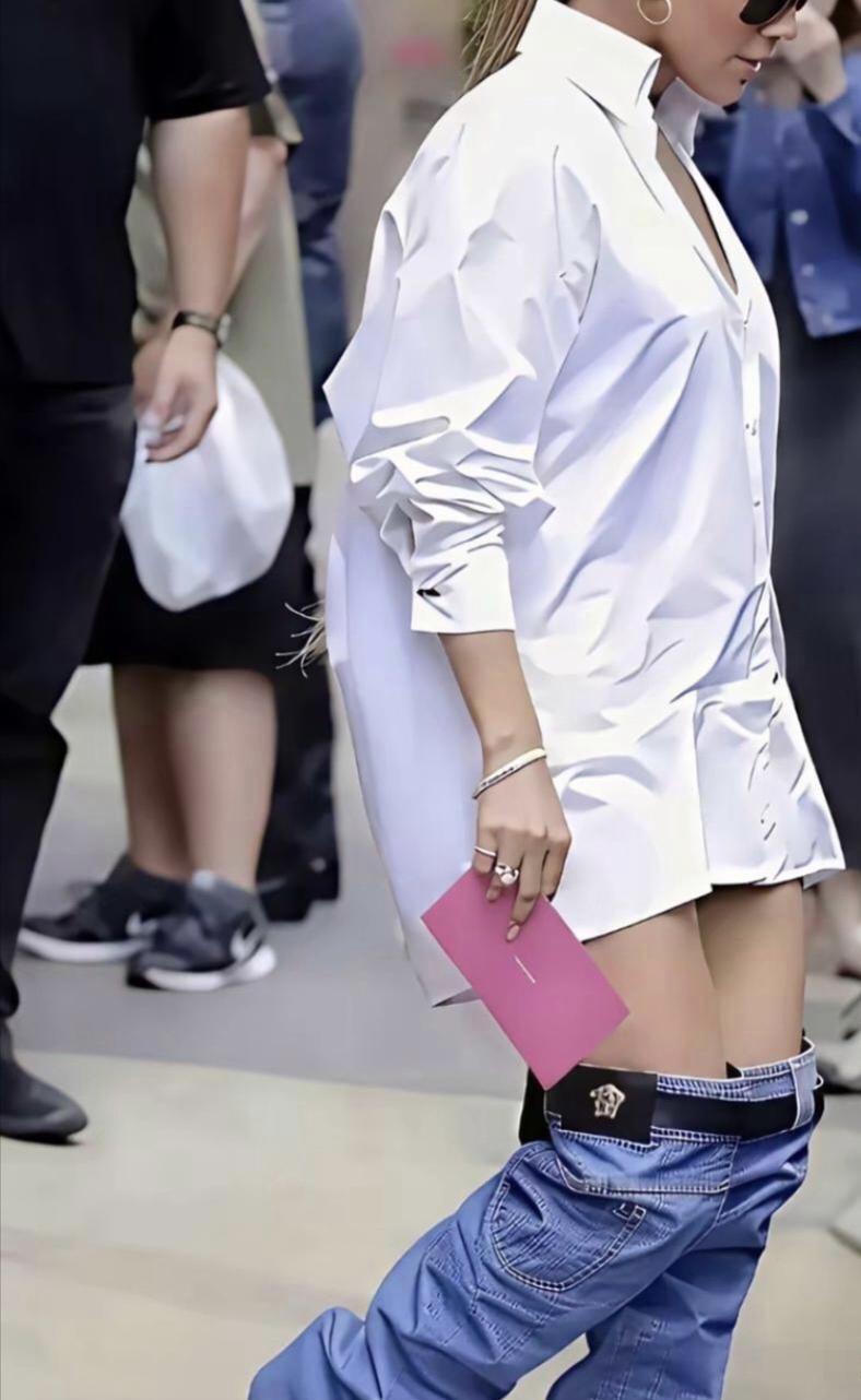 还以为裤子掉了[捂脸哭]