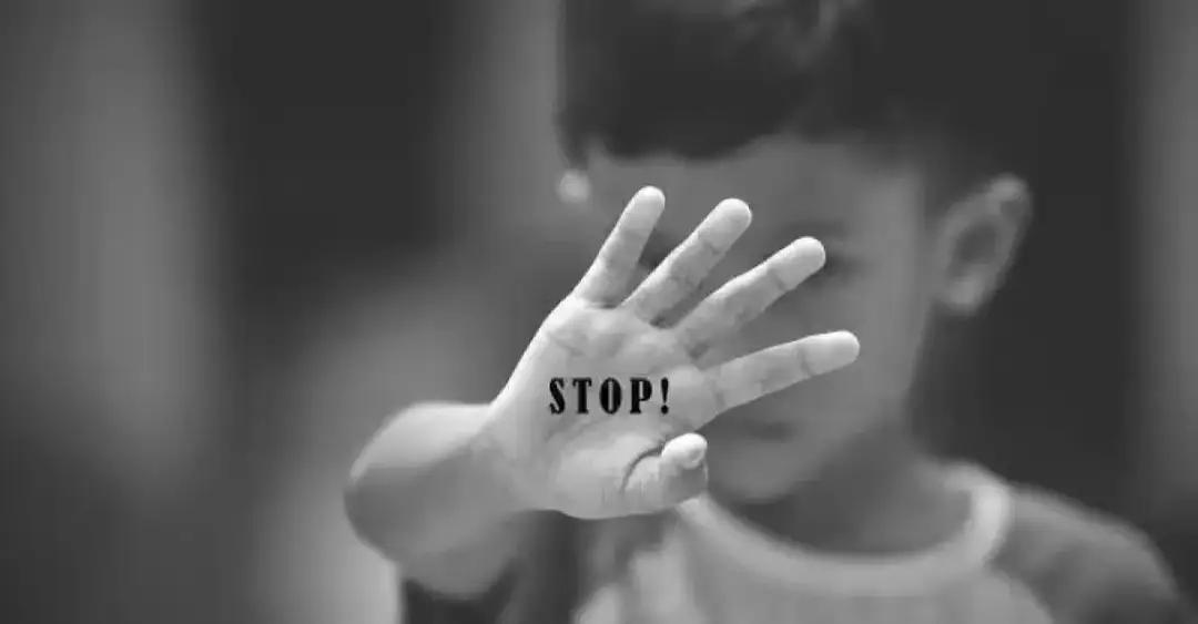 新加坡早教丑闻撕开的何止是监管漏洞？每个家长看完都该醒了当“61岁幼儿园厨师”