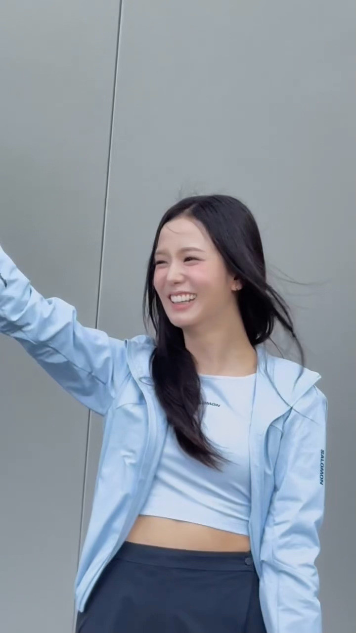 Jisoo出来啦还用中文问好了～欧尼运动少女的活力感金智秀运动风少女金智秀北京活