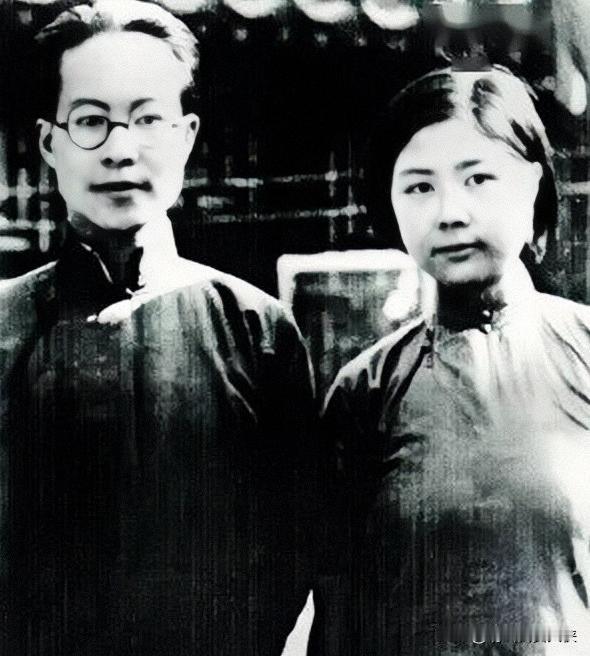 1938年，心力交瘁的沈从文，写信向湘西老家求救，求家人把九妹接走。弟弟沈荃过来