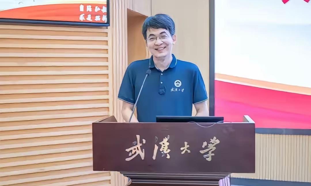 武汉大学年轻的教授曾某某被该校博导付某的两个女儿实名举报，举报人称曾某某与涉事导