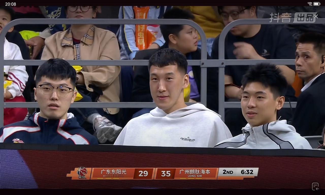 广东队伤病员太多，不是杜锋看不上杜润旺崔永熙，而是真的不能打杜润旺肩膀受伤，