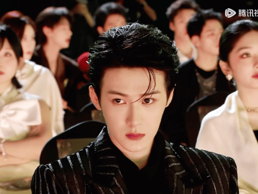 檀健次内场灯牌檀健次星光大赏内场灯牌好多💛小炭火们好牛啊！檀健次星光大赏灯牌