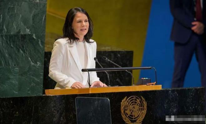 美国肆无忌惮违反国际法，惹恼联合国。联大主席贝尔伯克做出重要表态！联合国终于