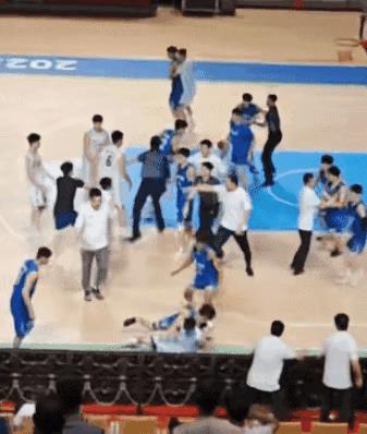 “这是要断了辽宁队的根！”辽宁主播直播间怒斥篮协对于黄秋实和张峻豪停赛三年的处