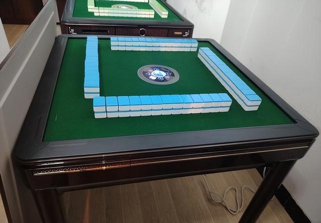 现在各大城市小区里的麻将馆，正悄悄经历着一场大变动！原本大家都以为要到2026年