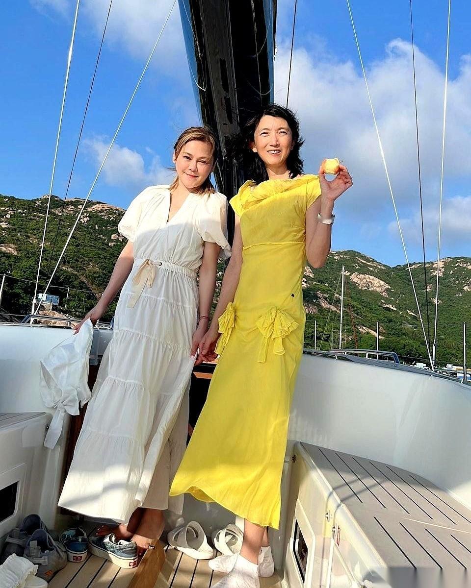 李嘉诚的长儿媳王俪桥过57岁生日了，一张流出来的近照，让很多盯着豪门看的人看走了